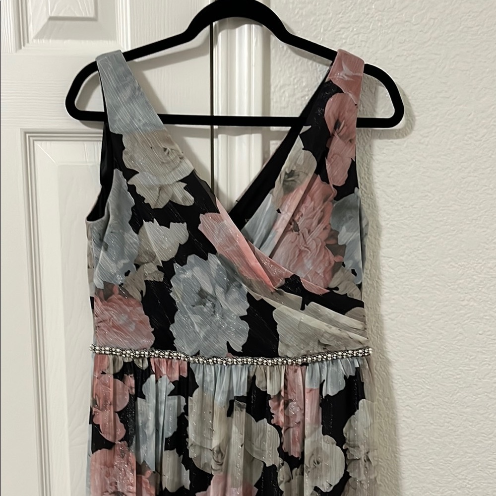 Sleeveless floral Maxi dress
